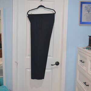 Pre-owned Covington men's pants size 38-30. Color black.